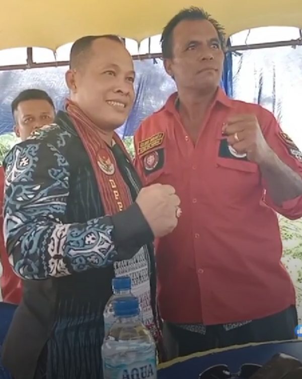 Ketua Umum PBB Lambok F Sihombing bersama Ketua PAC Rambah, Golmok Ambarita