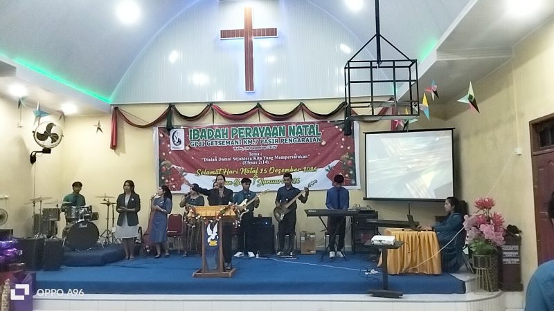 Pdt Tiurma Br Sitorus Saat menyampaikan Kotbah di ibadah Perayaan Natal