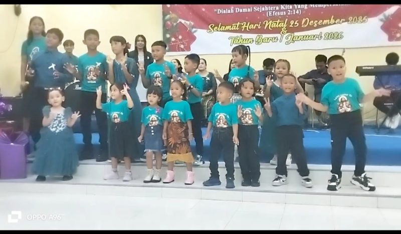 Liturgi dan nyanyian Anak-anak Sekolah Minggu saat Acara Ibadah Perayaan Natal 