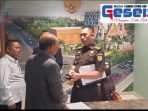 Ketua IKBR Riau, DR. AB Purba, S.H.,M.H disambut langsung Kasi Penkum Kejati Riau, Zikrullah diruang kerjanya