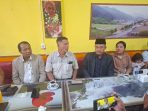 Tim Kuasa Hukum LBH Horas IikBR Saat Adakan Konferensi Pers Tim Kuasa Hukum LBH Horas IikBR Saat Adakan Konferensi Pers