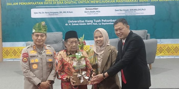 Kapolda Riau Irjen pol Dr Herry Heryawan S.I.K.M.H.M.HJUMGreen Policing hingga AI, Kuliah Umum UHTP Dorong SDM Unggul Hadapi Era Digital