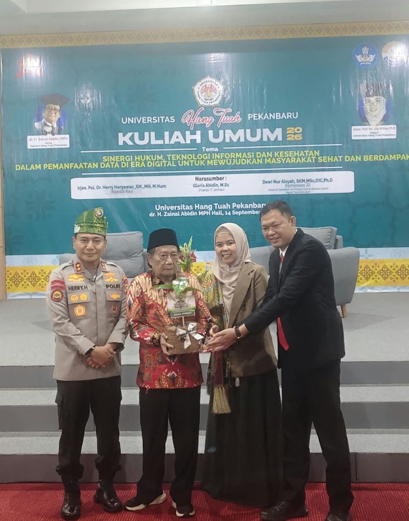 Kapolda Riau Irjen pol Dr Herry Heryawan S.I.K.M.H.M.HJUMGreen Policing hingga AI, Kuliah Umum UHTP Dorong SDM Unggul Hadapi Era Digital