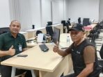 Elisman Purba disambut Reda Mahendra, SPV Penunjang Operasional BRI Ujung Batu.Foto: www.mediageser.com Elisman Purba disambut Reda Mahendra, SPV Penunjang Operasional BRI Ujung Batu. Foto: www.mediageser.com